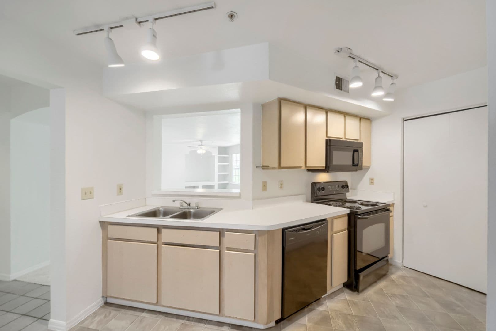 Orlando House: 7270 Westpointe Blvd