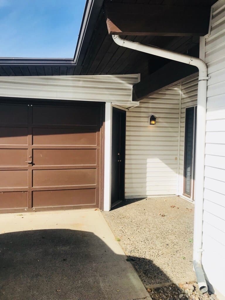 Spokane Valley Apartment: 907 & 909 N. Johnson Road
