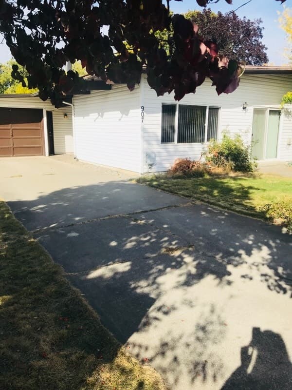 Spokane Valley Apartment: 907 & 909 N. Johnson Road