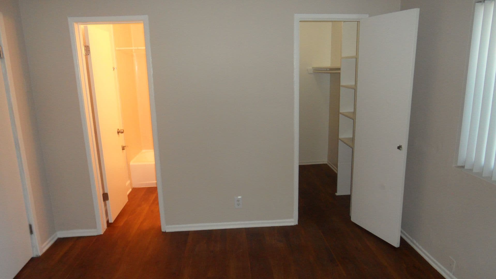 Santa Ana Apartment: 530 E. 14th St.