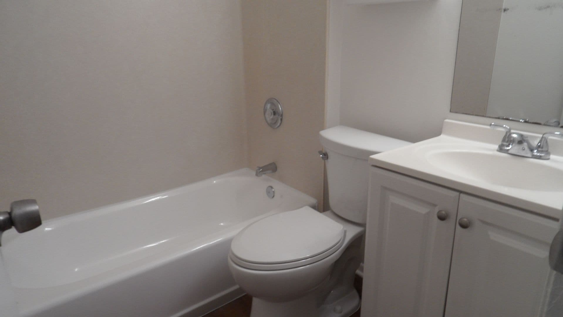 Santa Ana Apartment: 530 E. 14th St.
