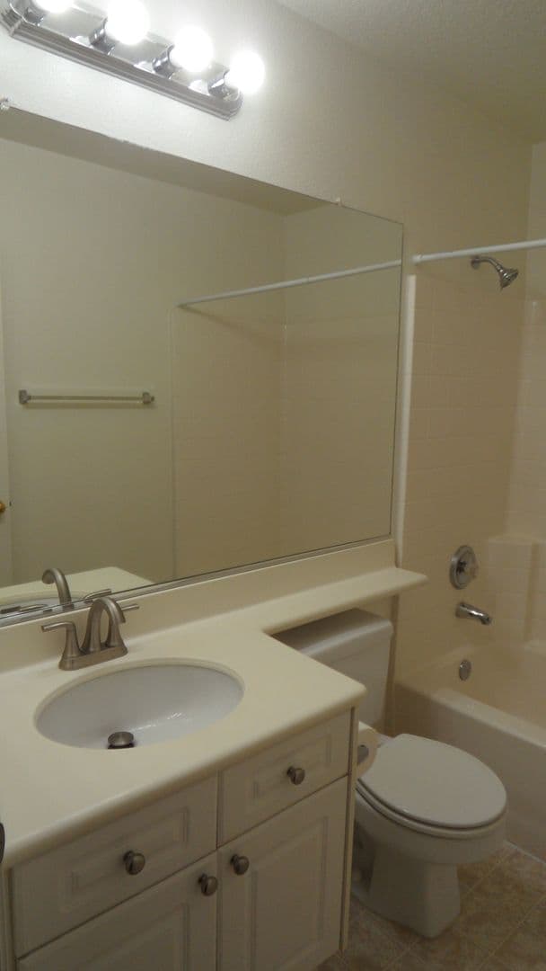 Irvine Townhome: 33 Bonsall