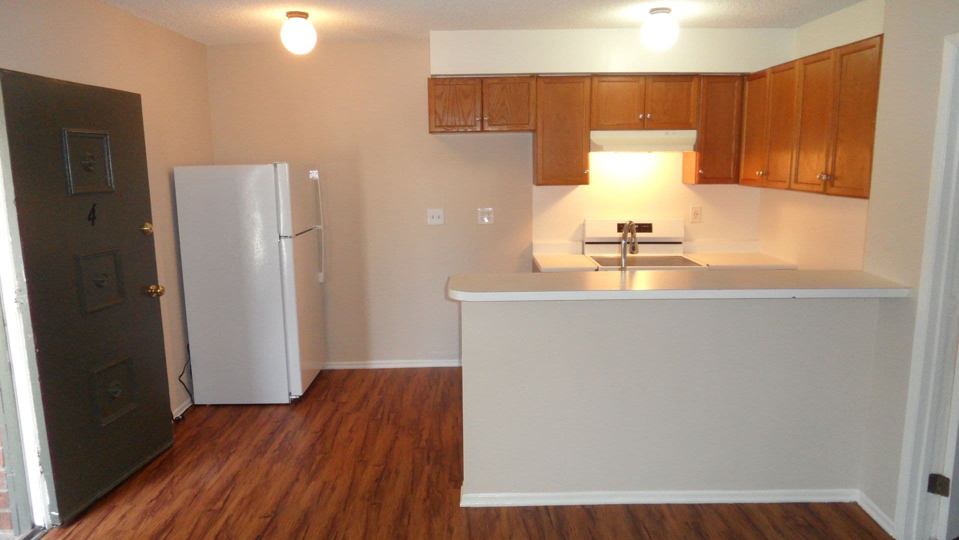 Santa Ana Apartment: 530 E. 14th St.