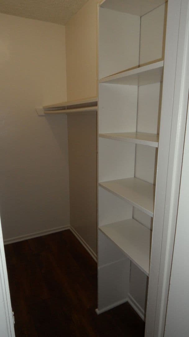 Santa Ana Apartment: 530 E. 14th St.