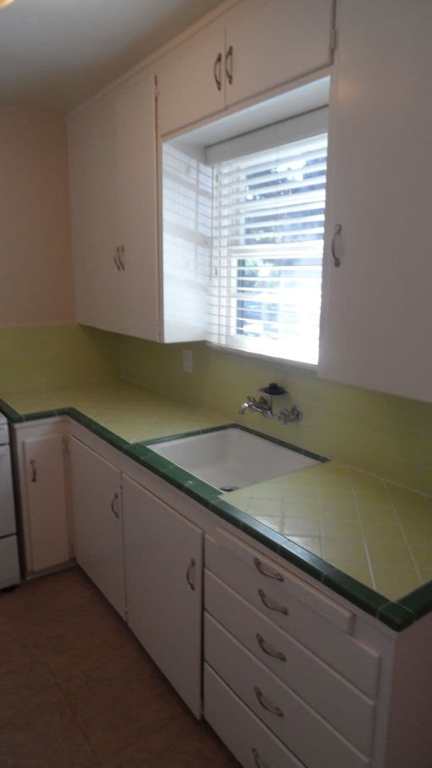Orange Apartment: 383-397 S. Orange Street