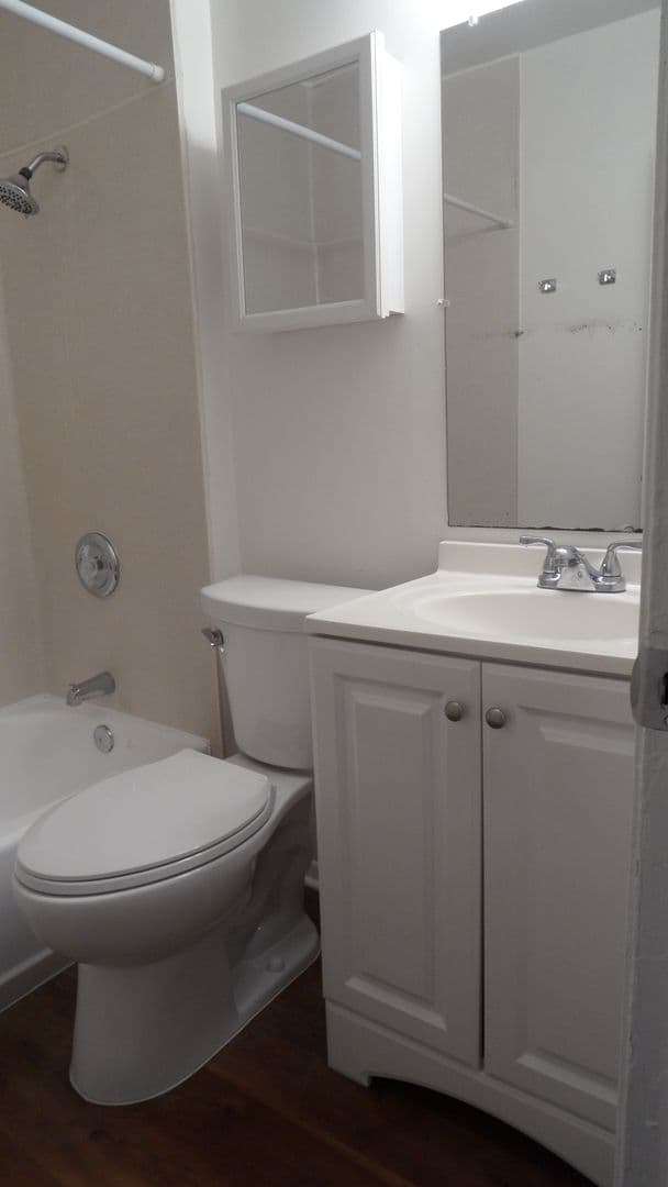 Santa Ana Apartment: 530 E. 14th St.