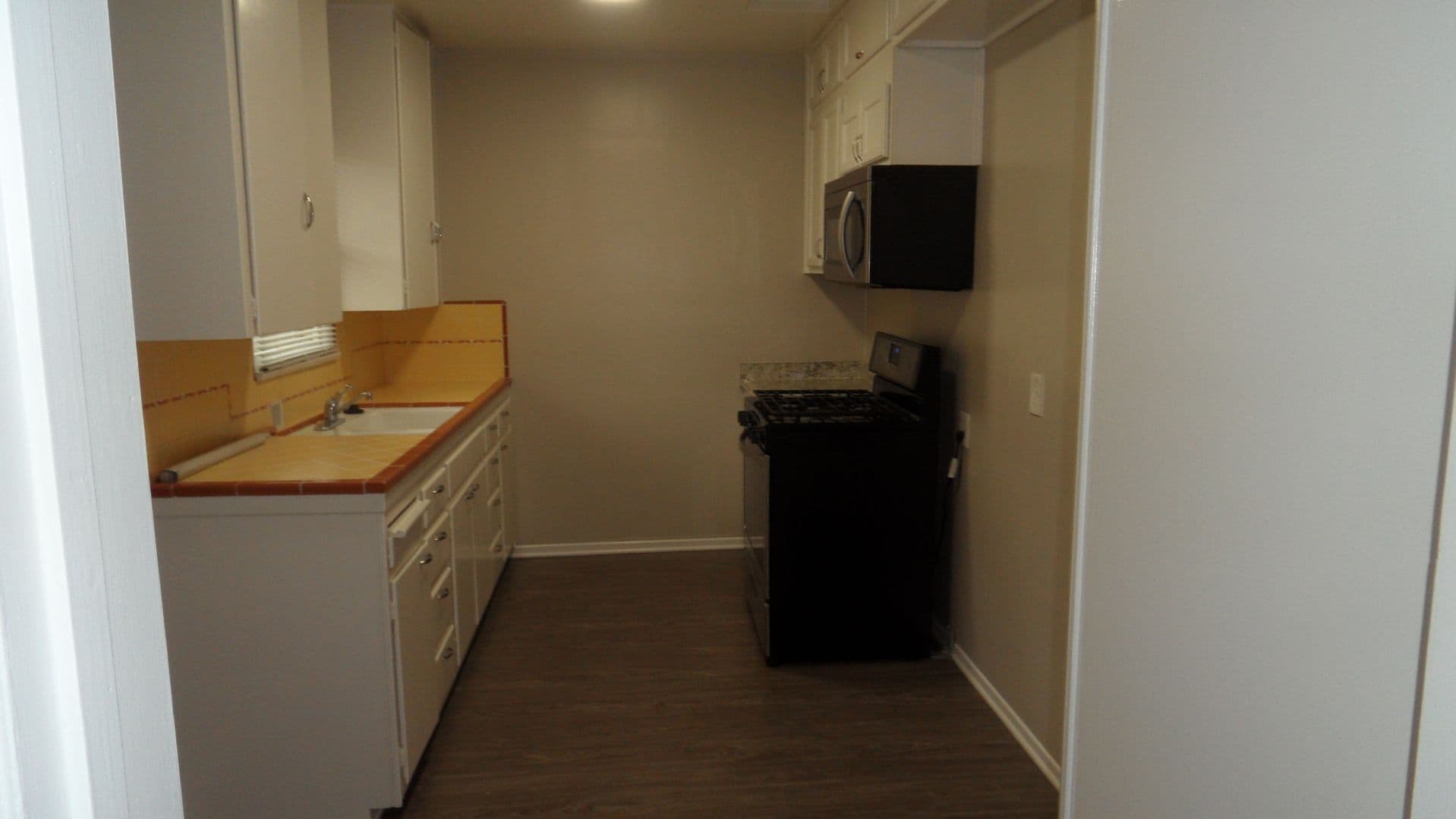 Orange Apartment: 803, 809, 815 W. Maple Ave.