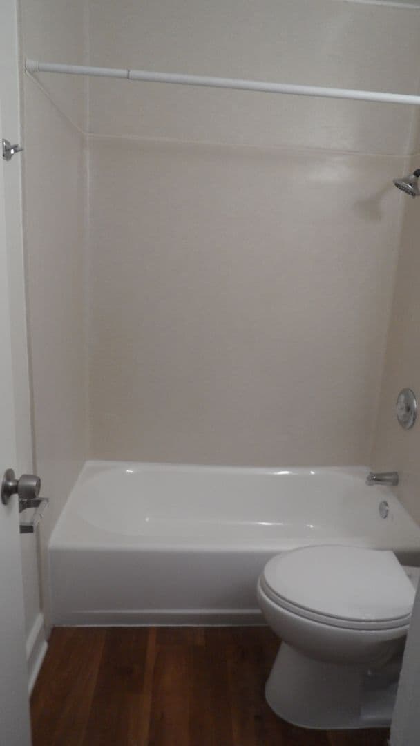 Santa Ana Apartment: 530 E. 14th St.
