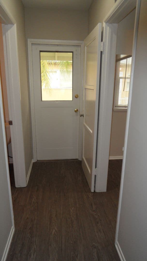 Orange Apartment: 803, 809, 815 W. Maple Ave.