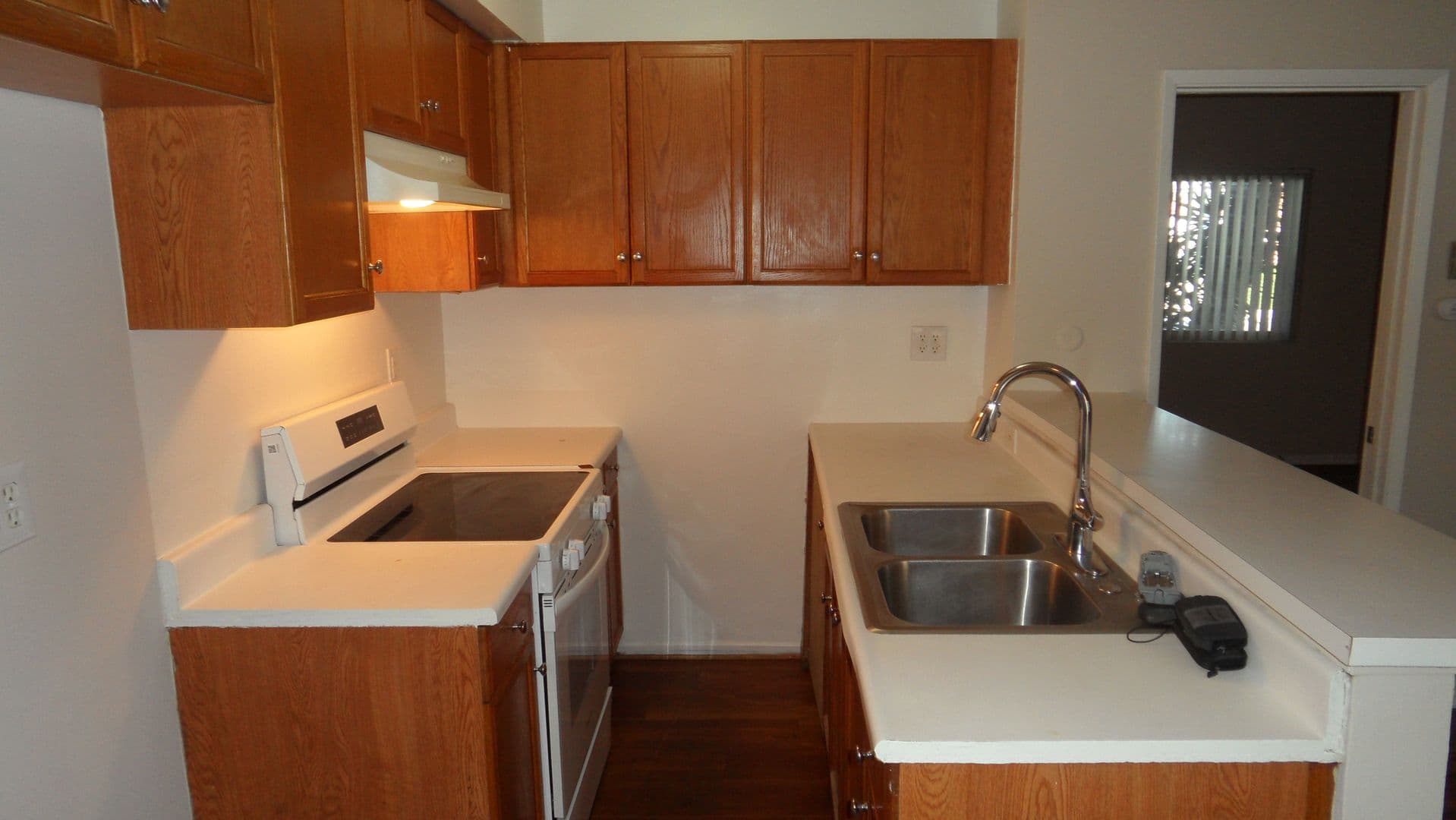 Santa Ana Apartment: 530 E. 14th St.