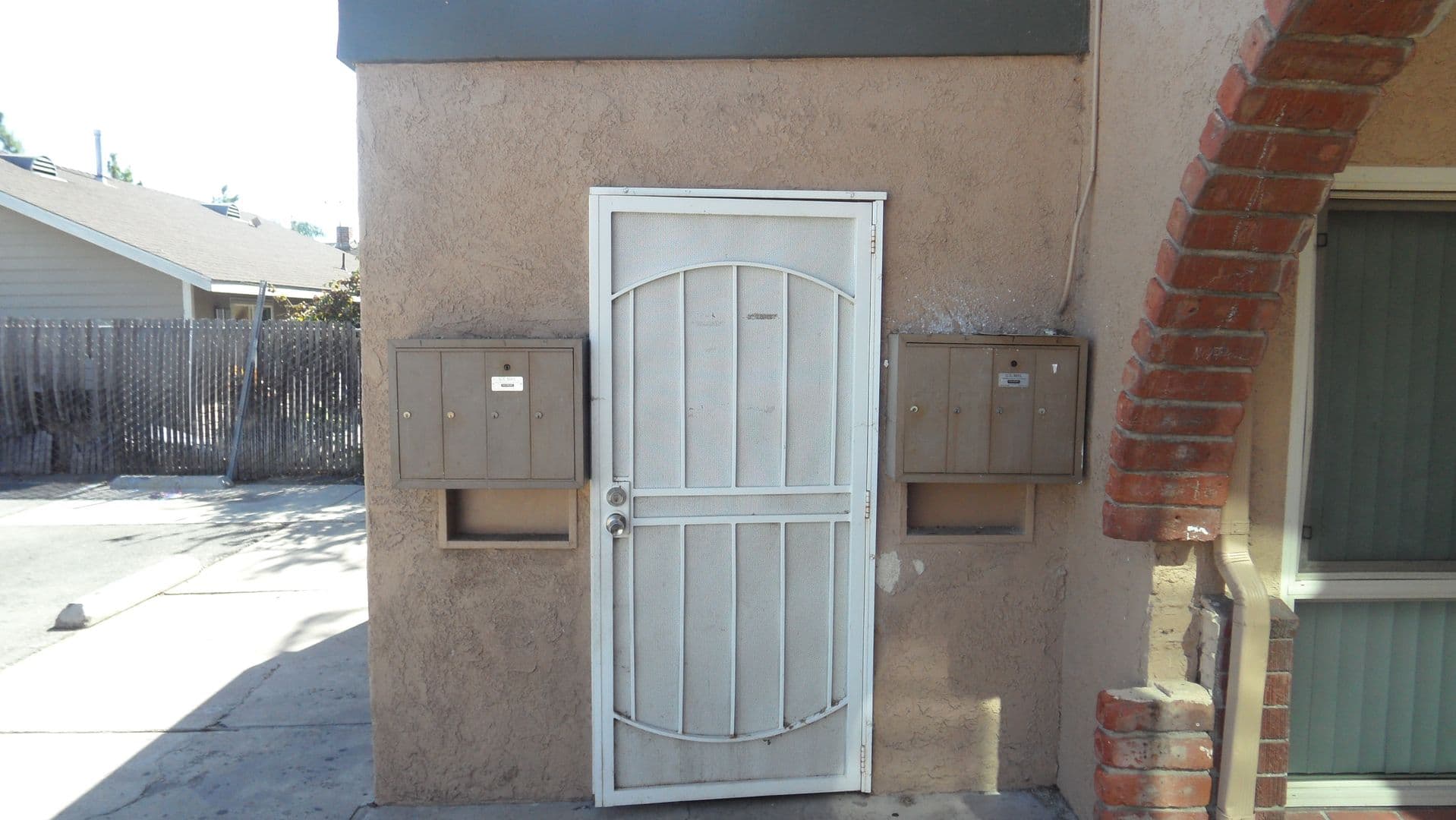 Santa Ana Apartment: 530 E. 14th St.