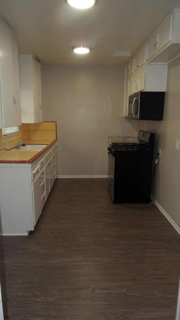 Orange Apartment: 803, 809, 815 W. Maple Ave.