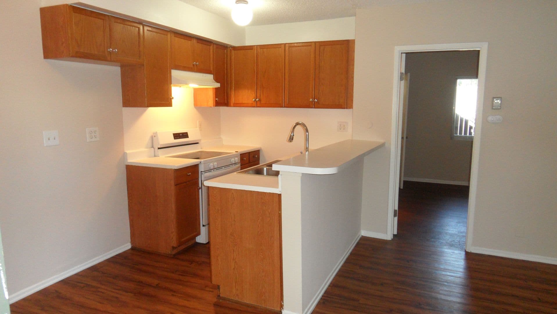 Santa Ana Apartment: 530 E. 14th St.