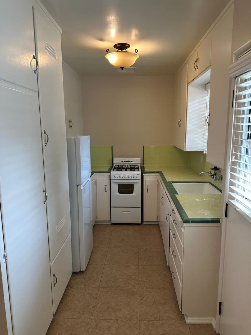 Orange Apartment: 383-397 S. Orange Street