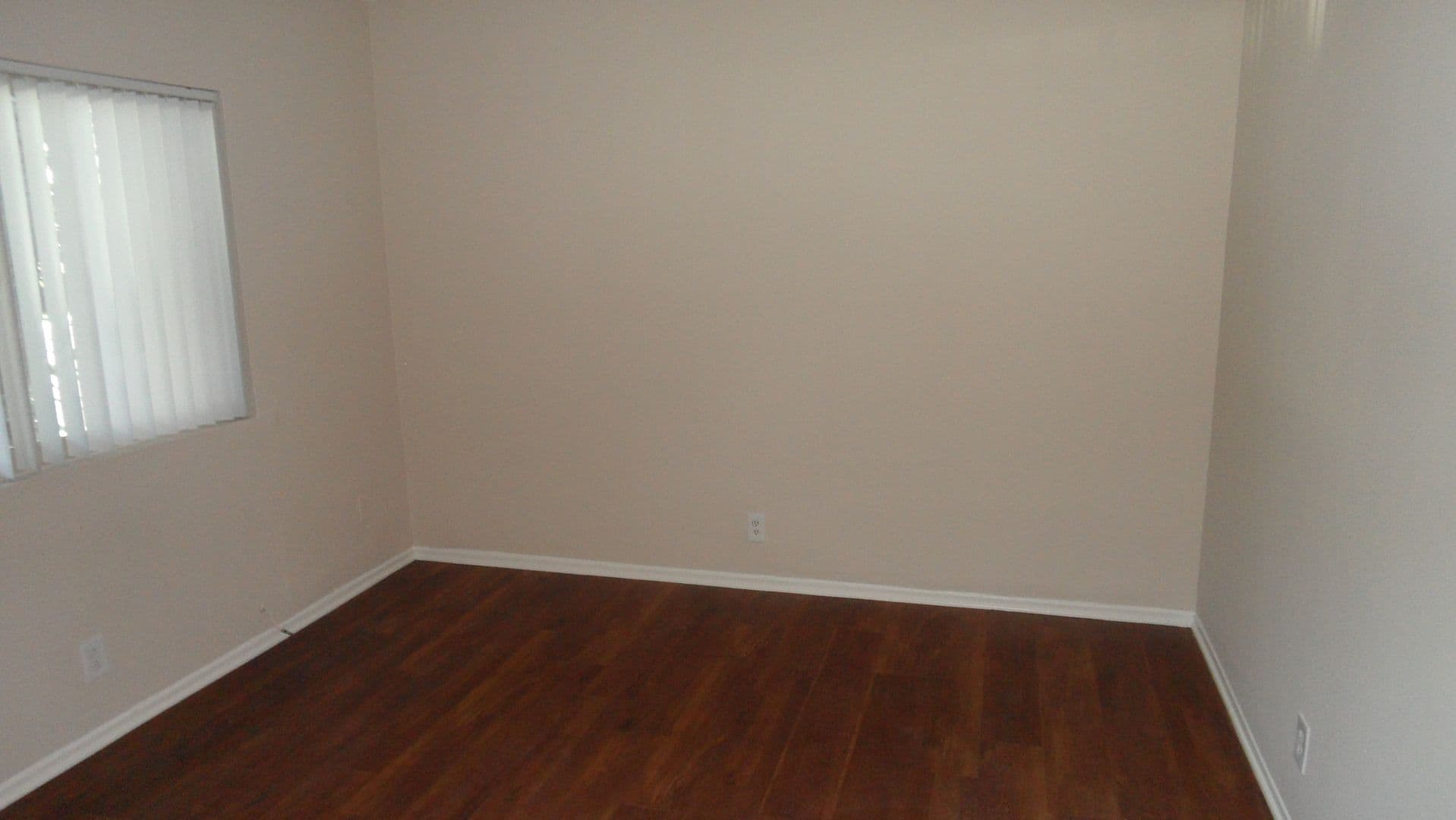 Santa Ana Apartment: 530 E. 14th St.