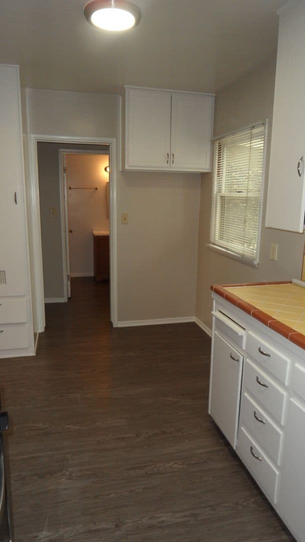 Orange Apartment: 803, 809, 815 W. Maple Ave.