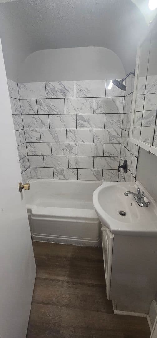 Anderson Apartment: 1825 Walnut Street