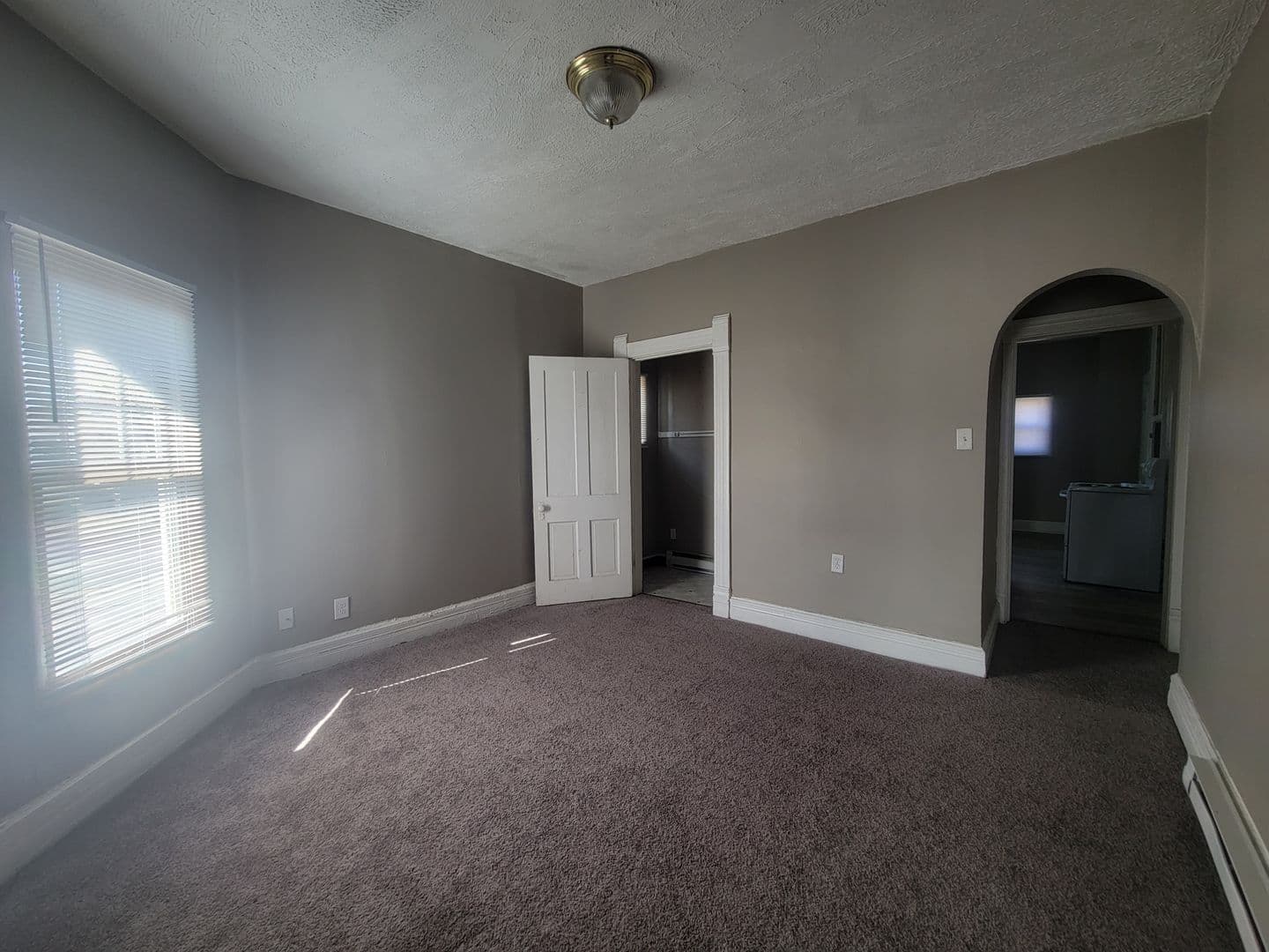 Anderson Apartment: 924 West 5th Street
