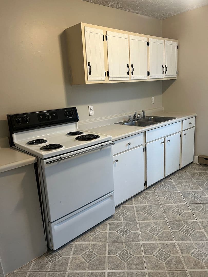 Shelbyville Apartment: 1114 S Miller Street