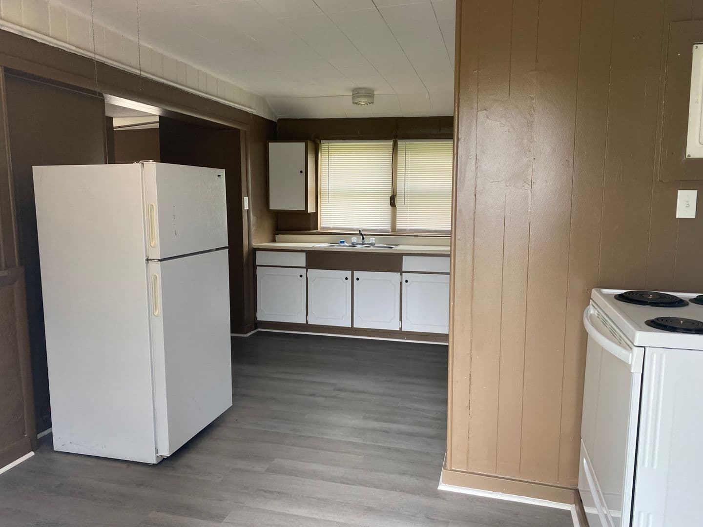 Anderson Apartment: 233 W School Street