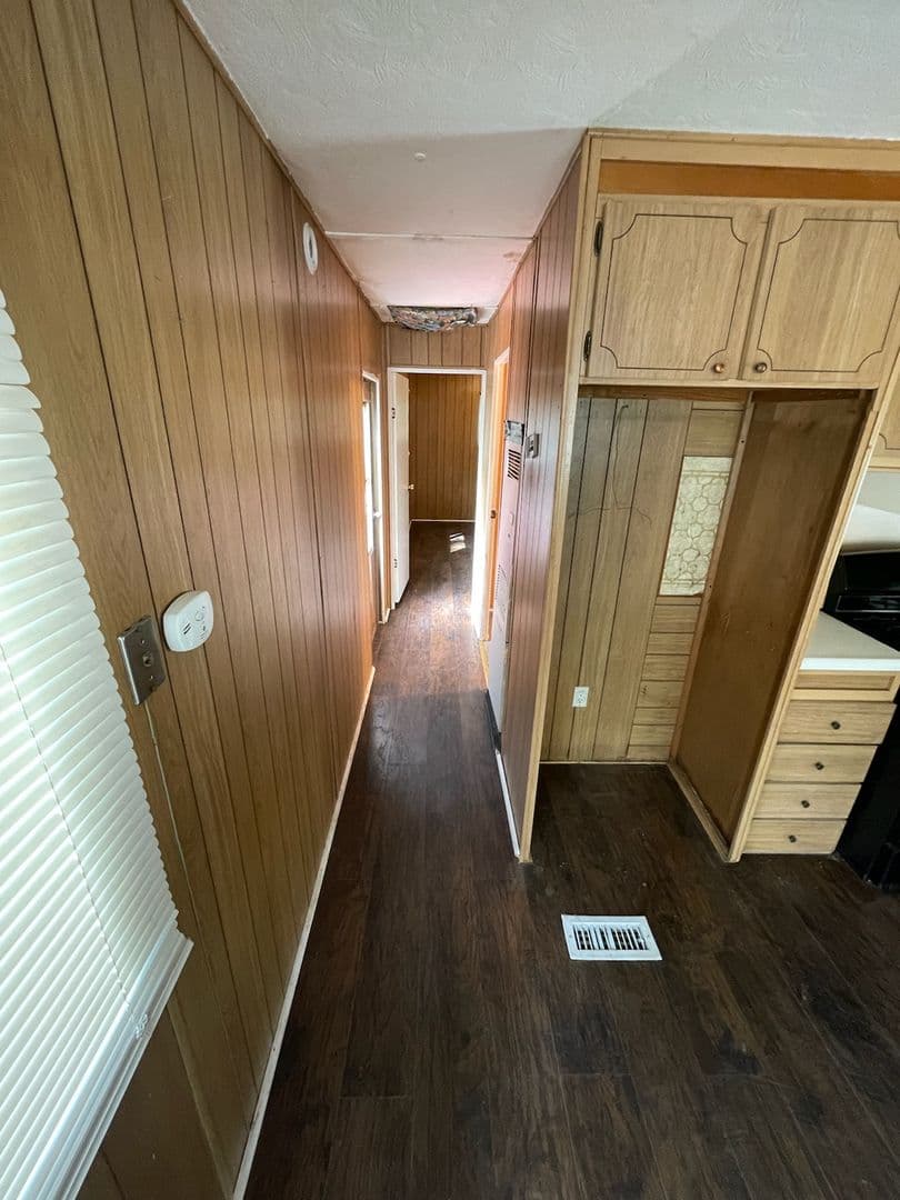 Dunsmuir Apartment: 4159 Dunsmuir Ave