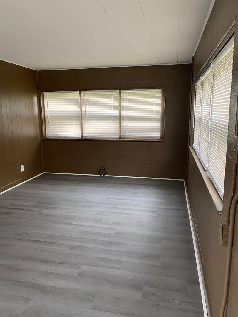 Anderson Apartment: 233 W School Street