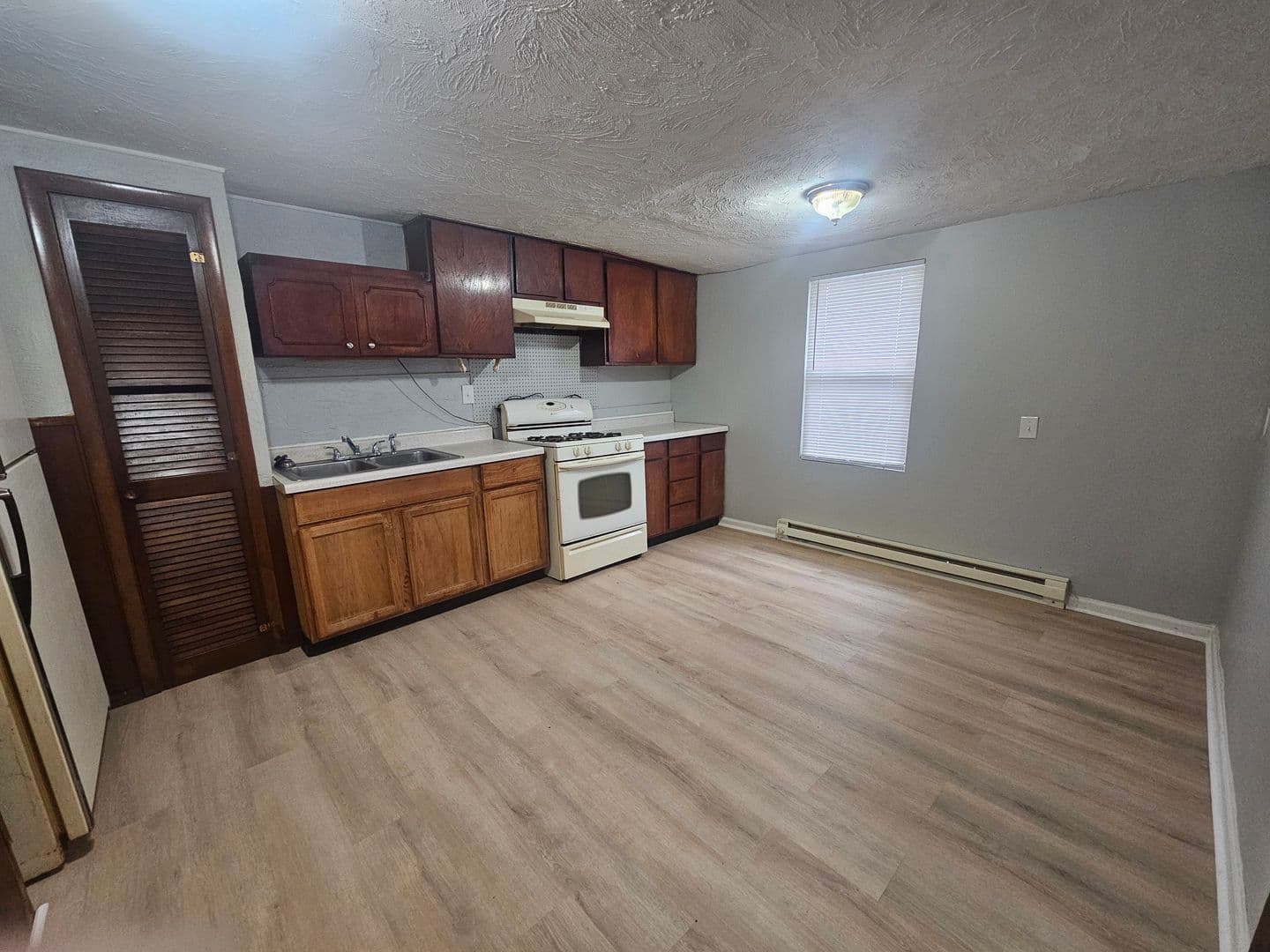 Anderson Apartment: 1020 West 5th Street