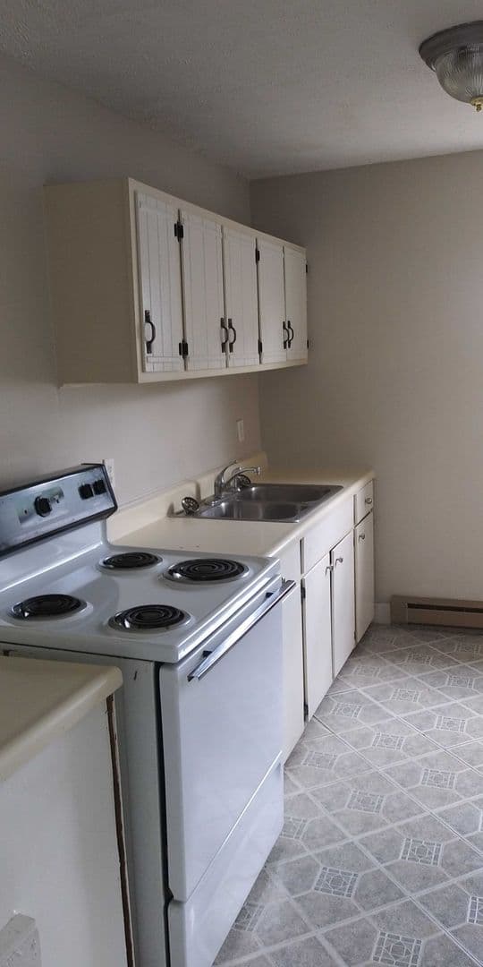 Shelbyville Apartment: 1114 S Miller Street