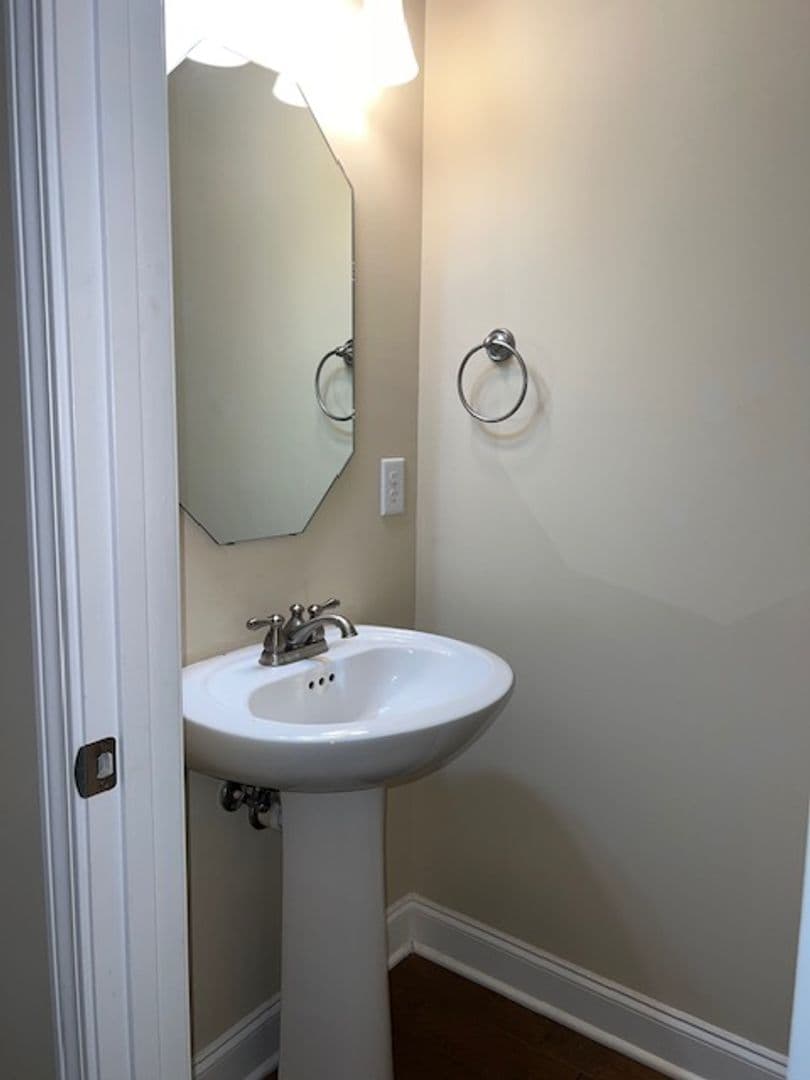 Nashville House: 8915 Sunnyfield Way