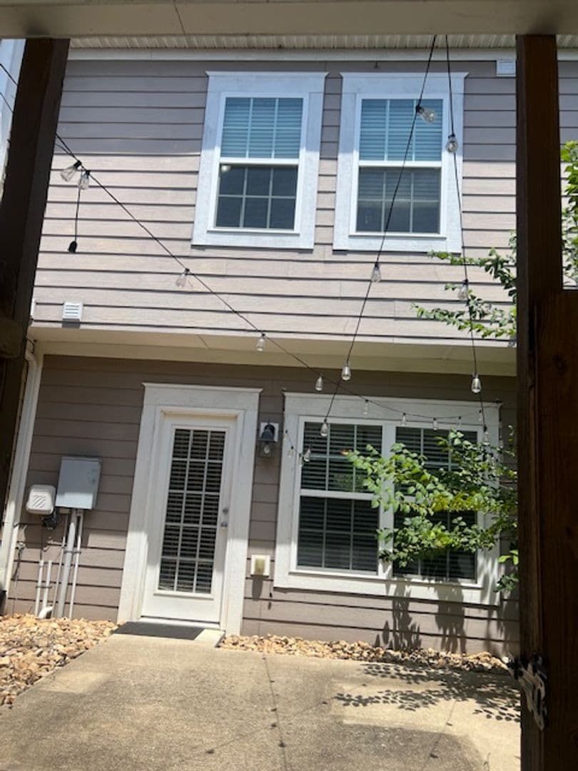 Nashville House: 8915 Sunnyfield Way