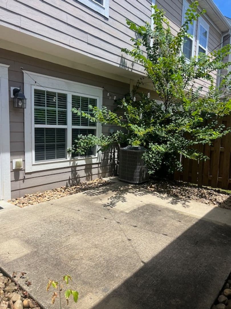 Nashville House: 8915 Sunnyfield Way
