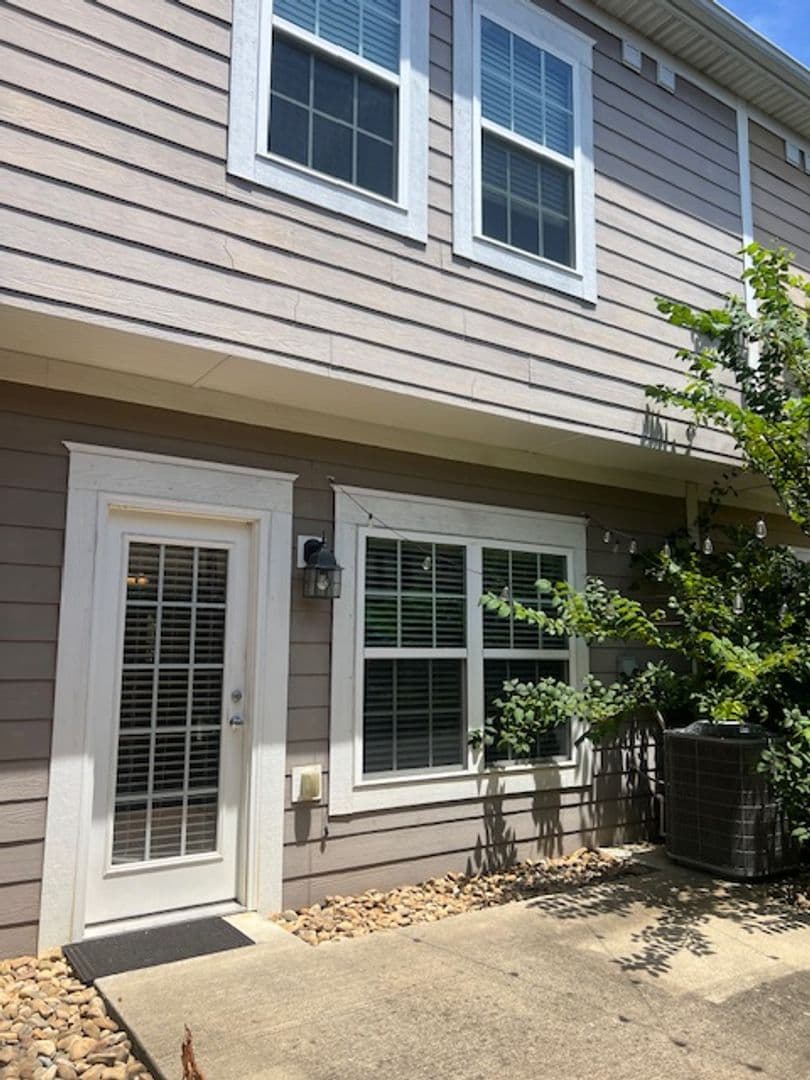 Nashville House: 8915 Sunnyfield Way