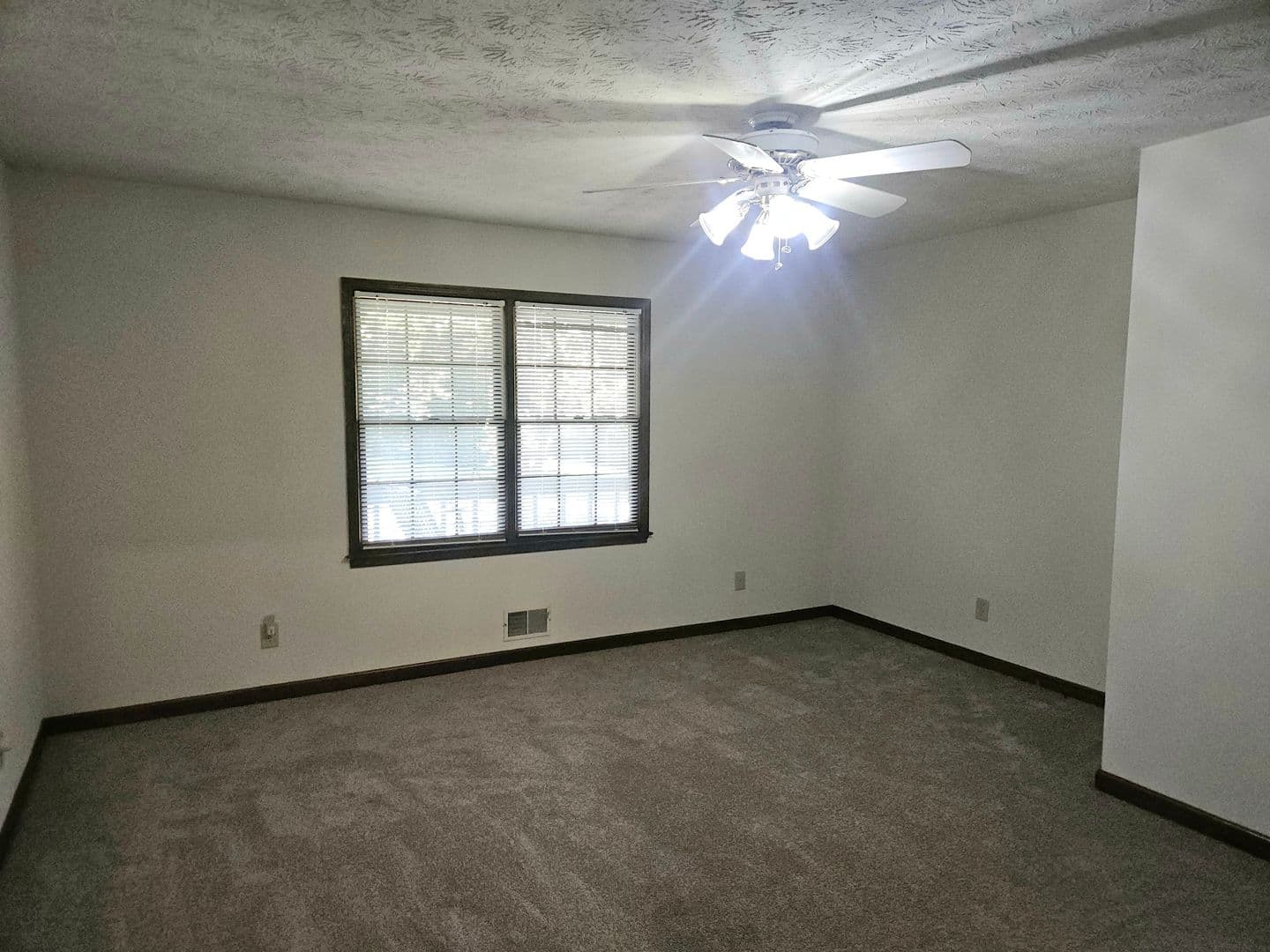 Dallas House: 520 Hardy Circle