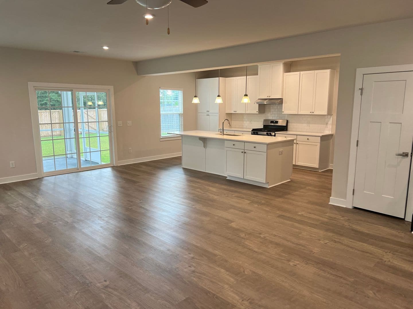 Wando House: 125 Country Oaks Lane