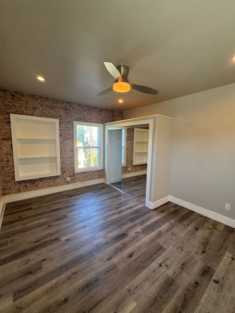 Los Angeles Apartment: 250 S Kenmore Ave