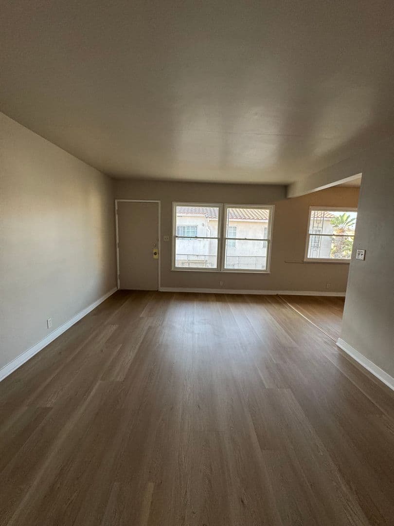 Los Angeles Apartment: 6714 11th Ave