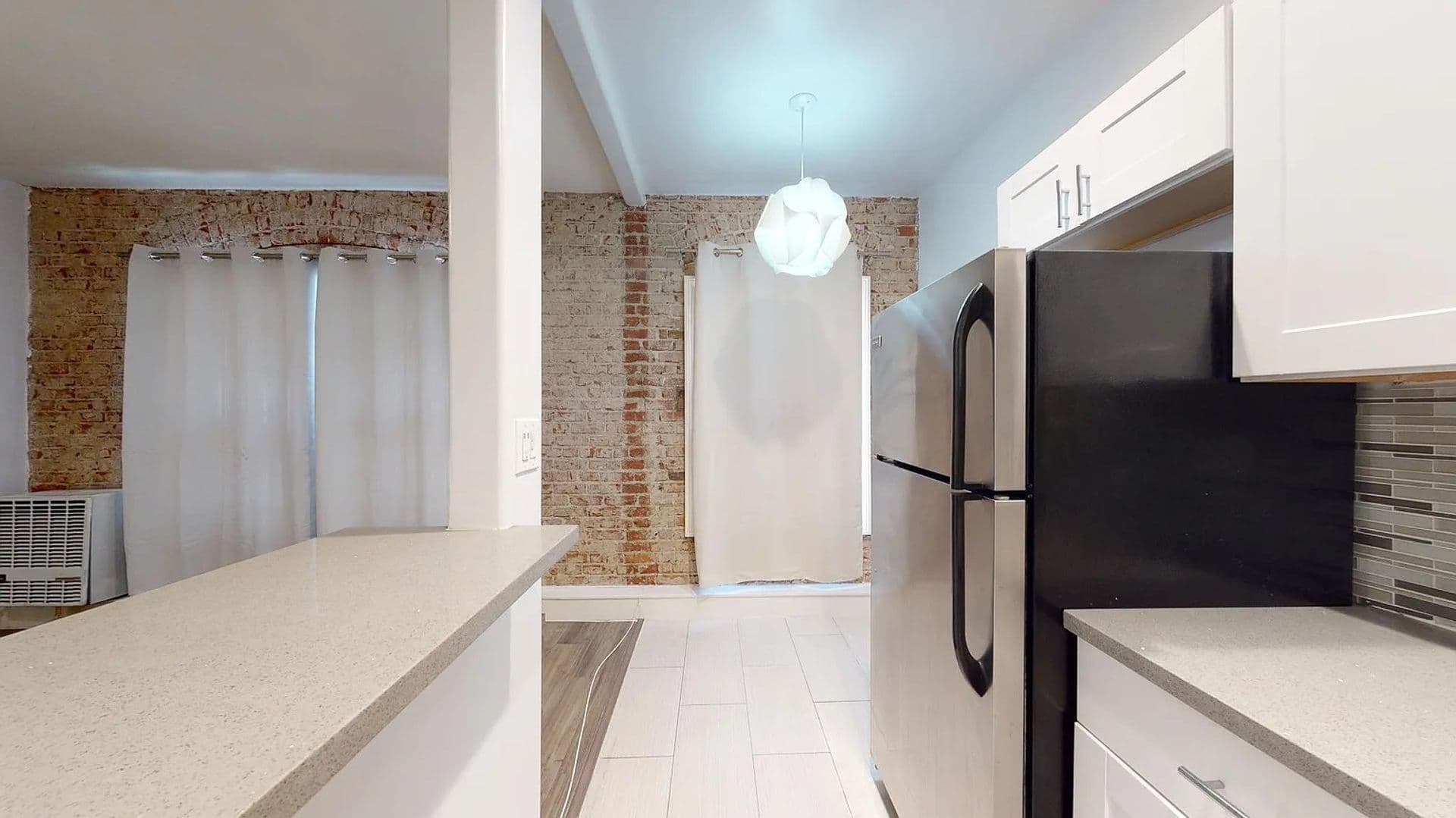 Los Angeles Apartment: 250 S Kenmore Ave