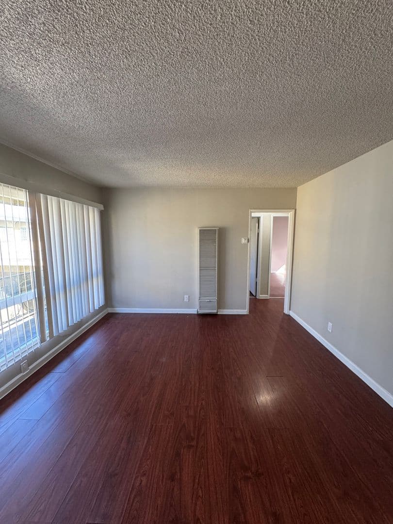 Los Angeles Apartment: 1935 & 1939 Obama Blvd.