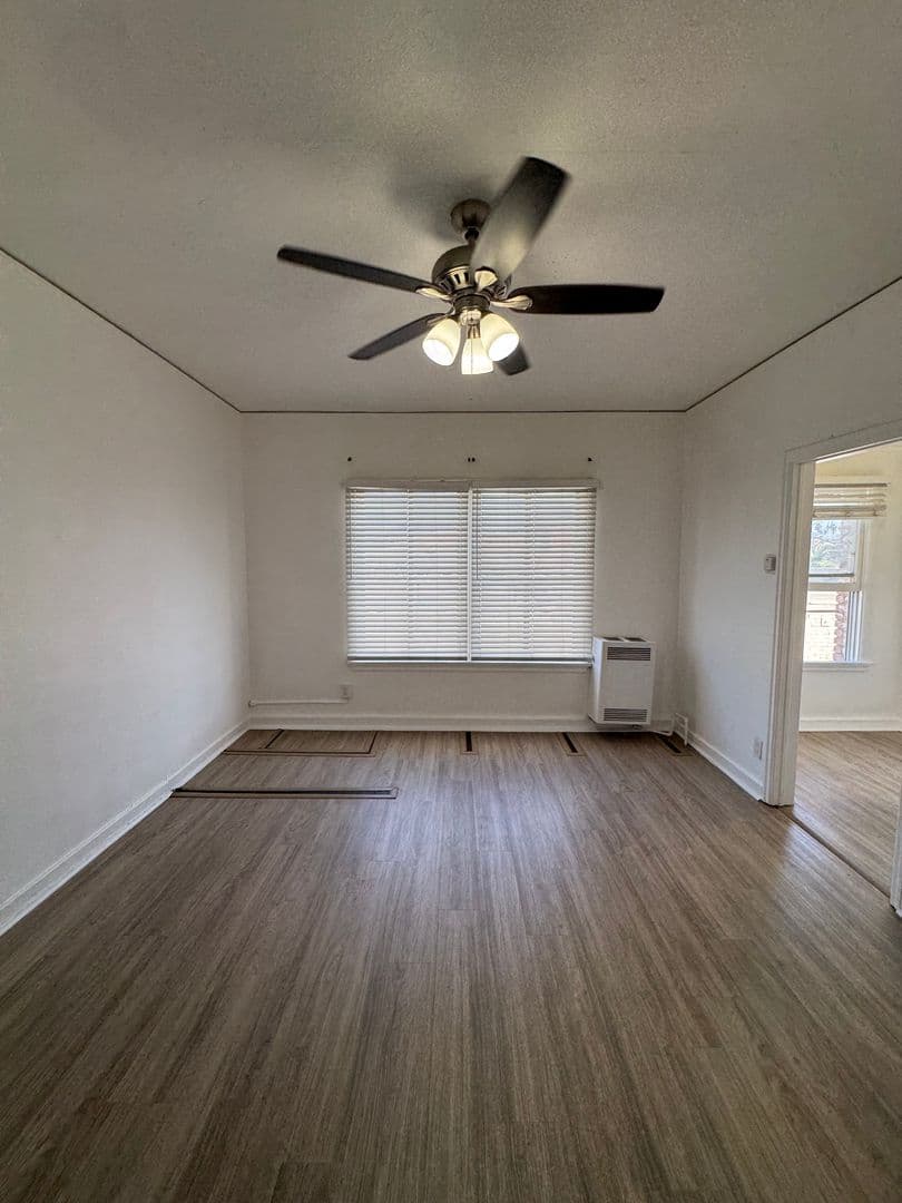 Los Angeles Apartment: 250 S Kenmore Ave