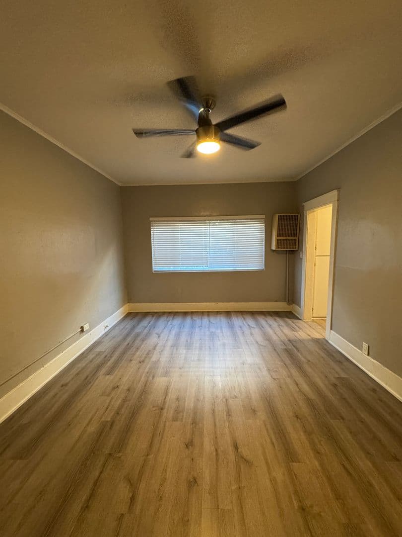 Los Angeles Apartment: 446 S Rampart Blvd
