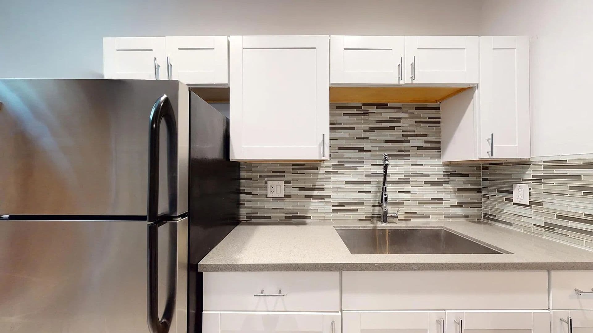 Los Angeles Apartment: 250 S Kenmore Ave