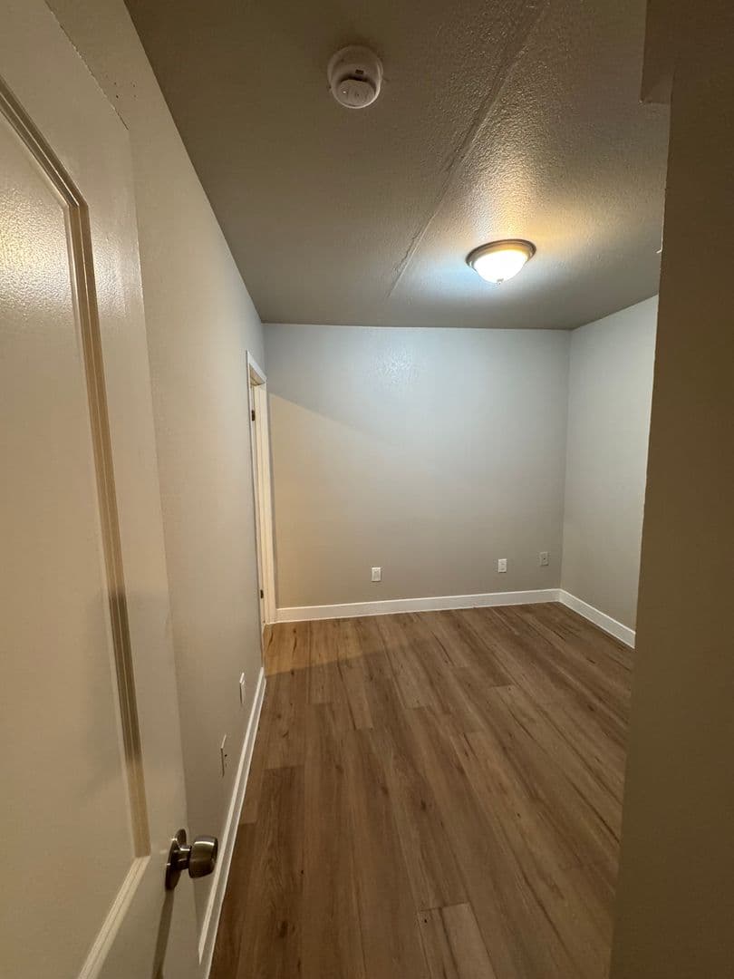 Los Angeles Apartment: 928 W 83rd St