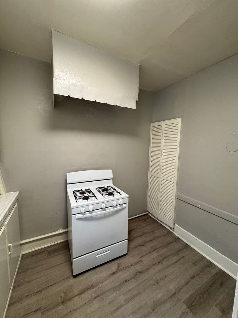 Los Angeles Apartment: 446 S Rampart Blvd