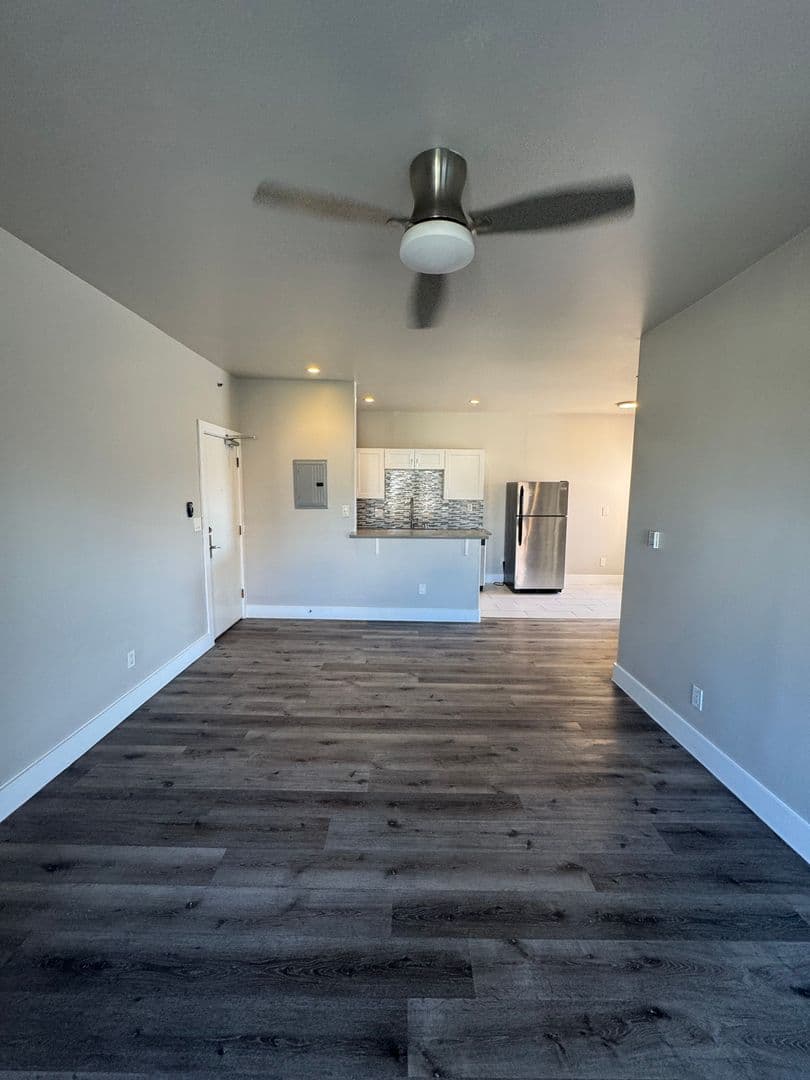 Los Angeles Apartment: 250 S Kenmore Ave