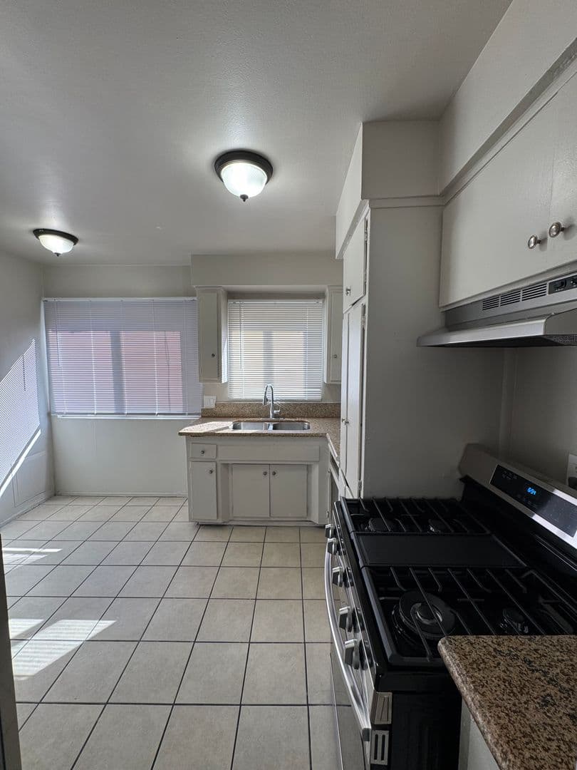 Los Angeles Apartment: 1935 & 1939 Obama Blvd.