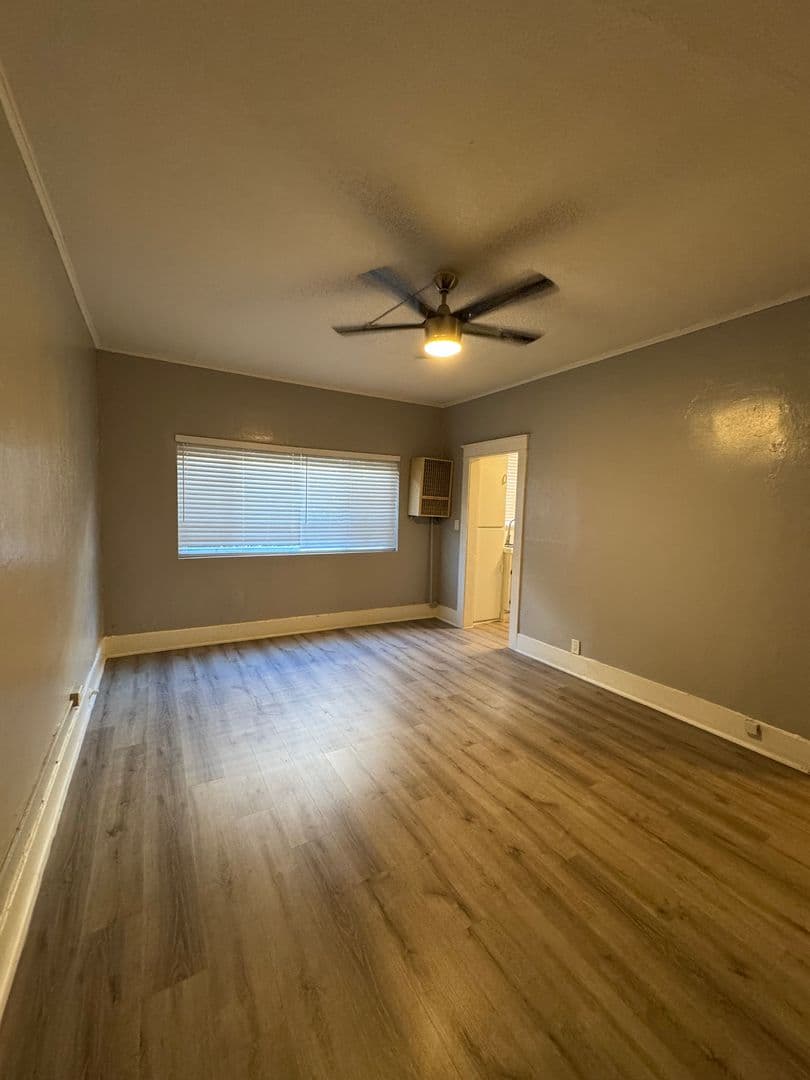 Los Angeles Apartment: 446 S Rampart Blvd