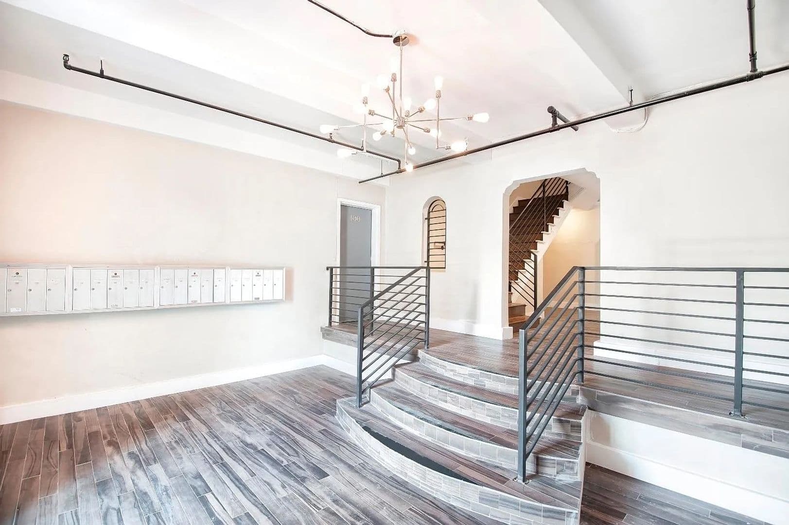Los Angeles Apartment: 250 S Kenmore Ave