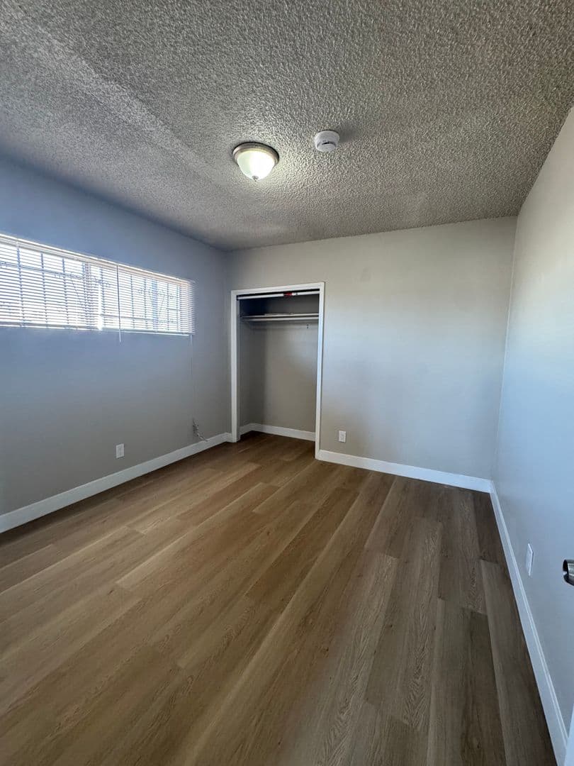Los Angeles Apartment: 517 West 84th Street