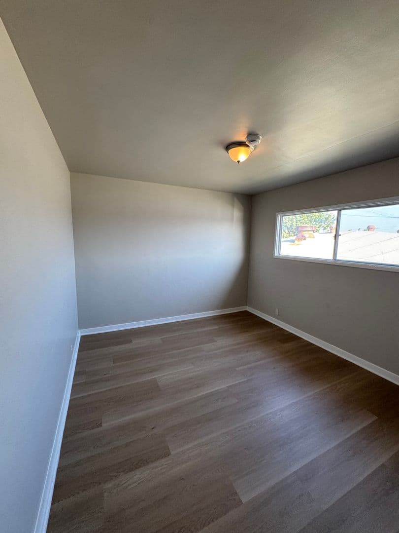Los Angeles Apartment: 6714 11th Ave