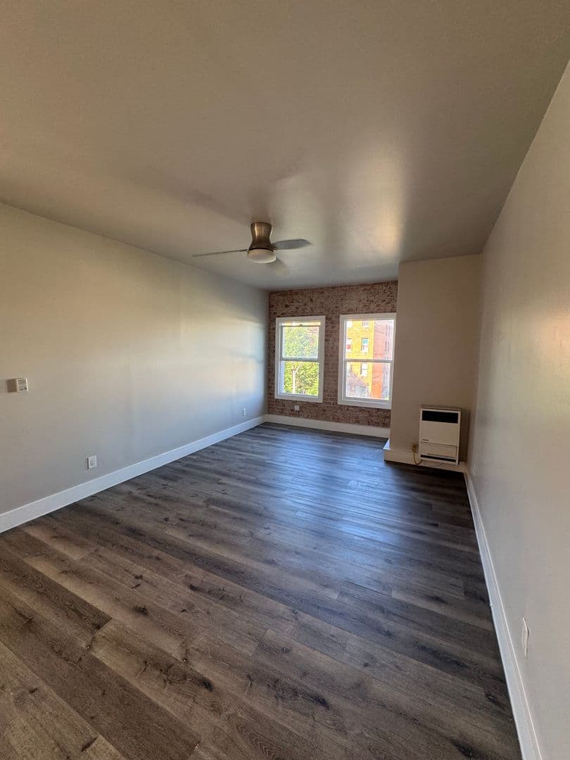 Los Angeles Apartment: 250 S Kenmore Ave